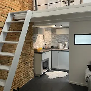 https://studio-rnov-terrasse-privative-300m-du-capitole.midi-pyreneeshotels.com